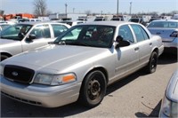 8 2007 Ford Crown Vic Silver