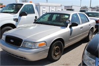 13 2005 Ford Crown Vic Silver