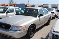 16 2008 Ford Crown Vic Silver