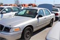 17 2005 Ford Crown Vic Silver