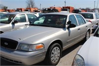 19 2008 Ford Crown Vic Silver