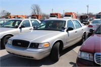 25 2007 Ford Crown Vic Silver