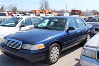 30 2006 Ford Crown Vic Blue