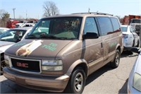 33 1999 GMC Safari Brown