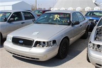 41 2008 Ford Crown Vic Silver