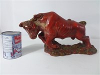 Statue de taureau rouge - Red bull statue