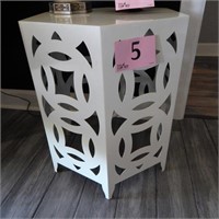 METAL OCTAGONAL ACCENT TABLE 22X17