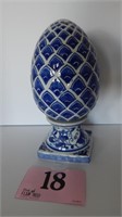 BLUE AND WHITE CERAMIC FINIAL 10 IN