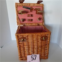 WICKER PICNIC BASKET 11X11X9