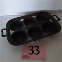 VINTAGE CORN MUFFIN PAN 13 IN