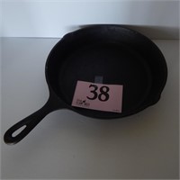 LODGE CAST IRON SKILLET 9 IN