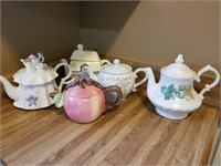 COLLECTION OF 5 TEAPOTS