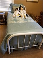 NICE WHITE IRON BED