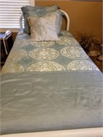 NICE BLUE COMFORTER WITH DECOR PILLOWS