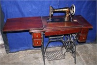 Vintage Singer Sewing Machine & Table