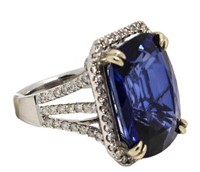 14kt Gold 24.73ct Oval Sapphire & Diamond Ring