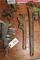 2 Adjustable Pipe Wrenches; 2 Small Vises