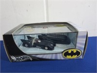 2003 Hot Wheels Die Cast 2-Car Bat Mobile Set