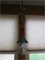 Birdhouses and windchimes