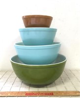 EARLY PYREX MIXING BOWLS