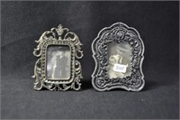 2 MINIATURE FRAMES WITH PHOTOS AND SCARVE BUCKLE