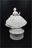 ENGLISH COLONIAL LADY ON STAND - 6 1/2" - WHITE