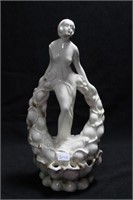 DECO LADY WITH WREATH - 9" - IVORY/TINTED