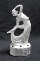 LADY WITH LEG UP - 6 1/2" - WHITE MARKED: 4257
