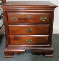 EARLY AMERICAN STYLE, MAHOGANY NIGHT STAND 3
