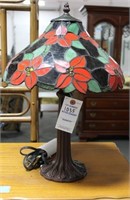 REPRODUCTION STAINED GLASS LAMP POINSETIA SHADE -