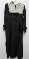 VICTORIAN LADIES MOURNING DRESS WITH LACE CAPE