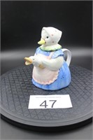 Goose holding Gooselet Teapot