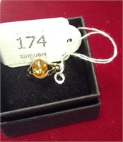 9crt gold amber ring