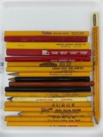 TRAY: APPROX. 19 PRIMARY & CARPENTER PENCILS