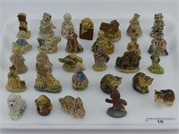 TRAY: APPROX. 30 MAINLY WADE TEA ORNAMENTS