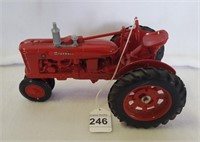 ERTL Farmall "H" 1:16