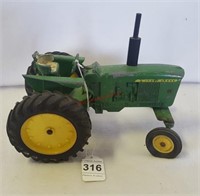 JD Tractor 1:16 Scale