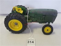 ERTL JD Tractor 1:16 Scale