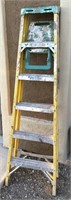 Fiberglass 6 foot ladder