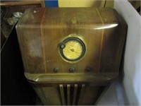 Antique Floor Model Philco Radio