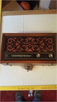 Vintage magnavox radio