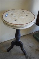 Shabby Chic Round Lamp Table