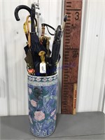 Ceramic Umbrella stand w/ umbrellas