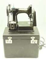 Singer Manufacturing Co. Featherweight sewing