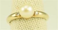 Ladies 10kt gold and pearl ring