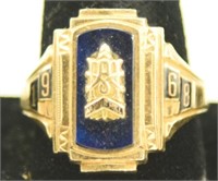 Men’s 1968 10kt gold class ring
