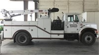 INTERNATIONAL 4700 DT466E Service Truck AND TOOLS