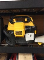 1 LOT DEWALT WET/DRY VAC