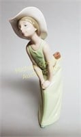 LLADRO FIGURINE FROM THE DAISA SERIES