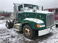 1999 Freightliner FLD112 daycab single axle semi
